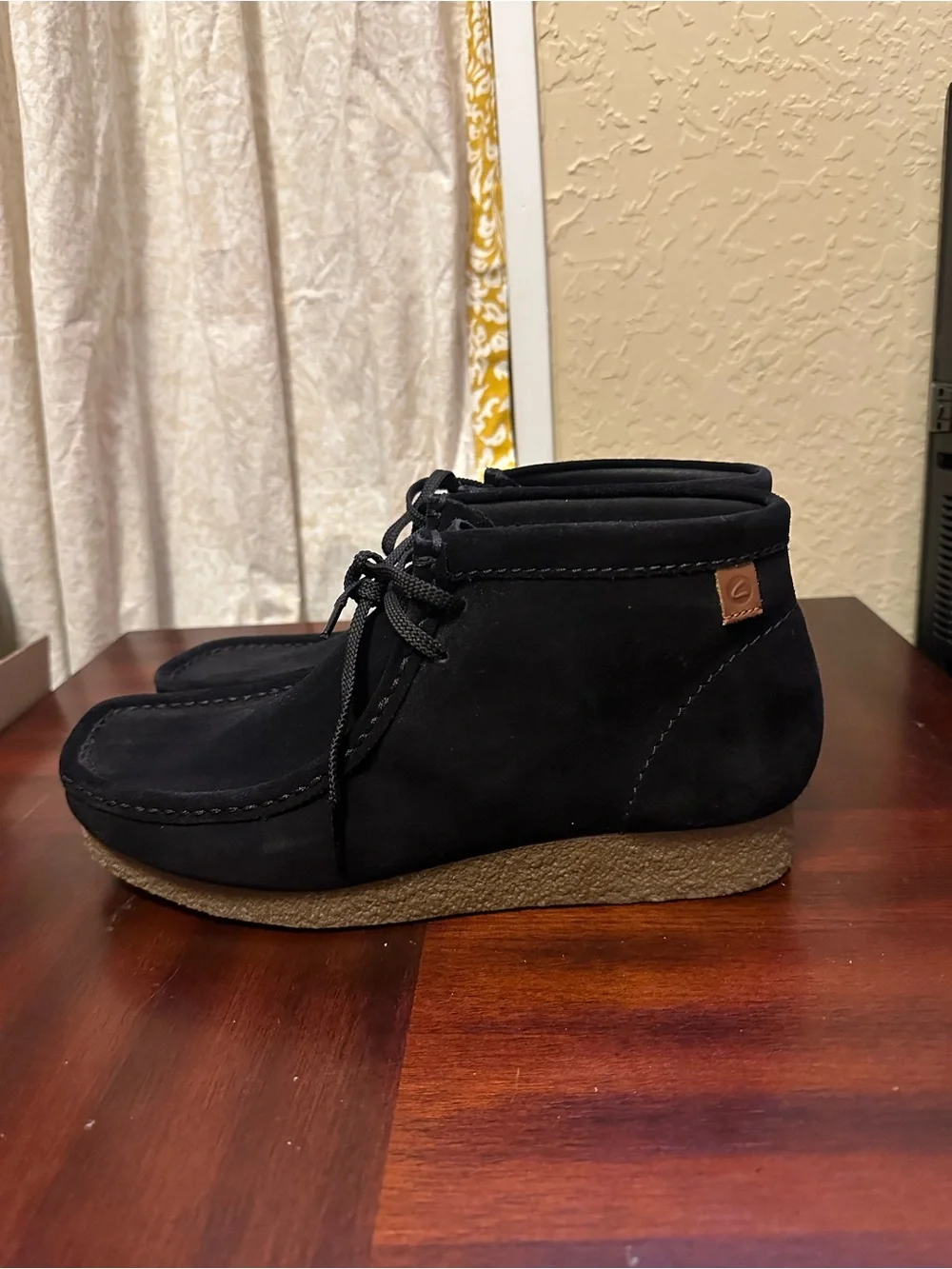 Clarks Shacre Chukka Boots Men's 10W Black Suede Gum Sole Square Toe Comfort